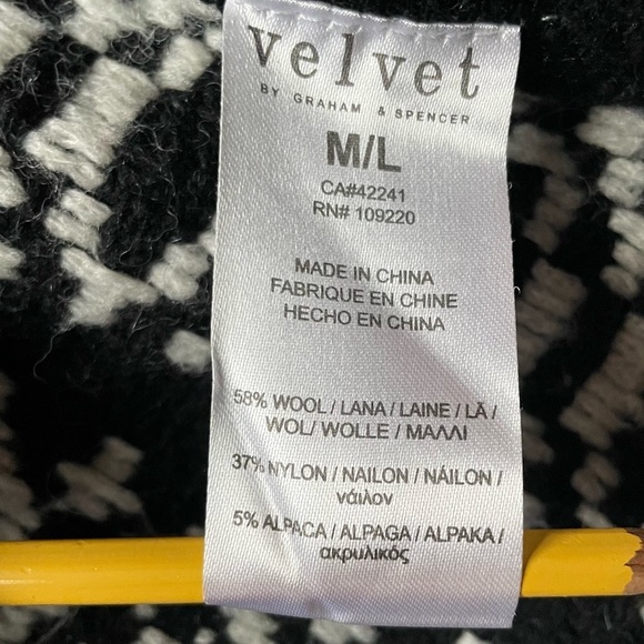 Velvet by Graham & Spencer Black and White Geometric Patterned Open Cardigan - Picture 8 of 13